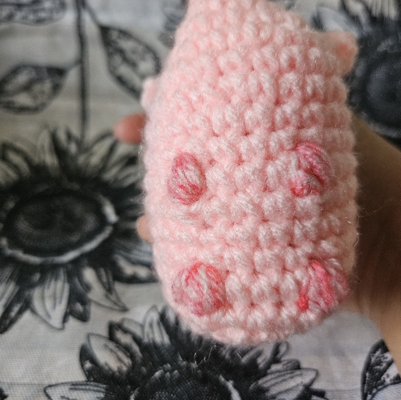 Crochet Pig Keychain - Picture 7 of 9